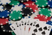 Giải đáp bluff trong Poker là gì