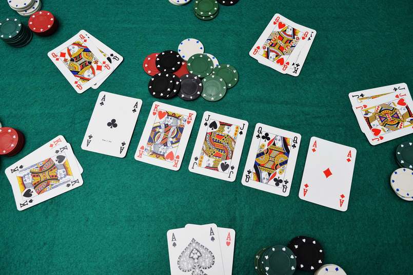 Những lưu ý dành cho bạn khi bluff trong Poker
